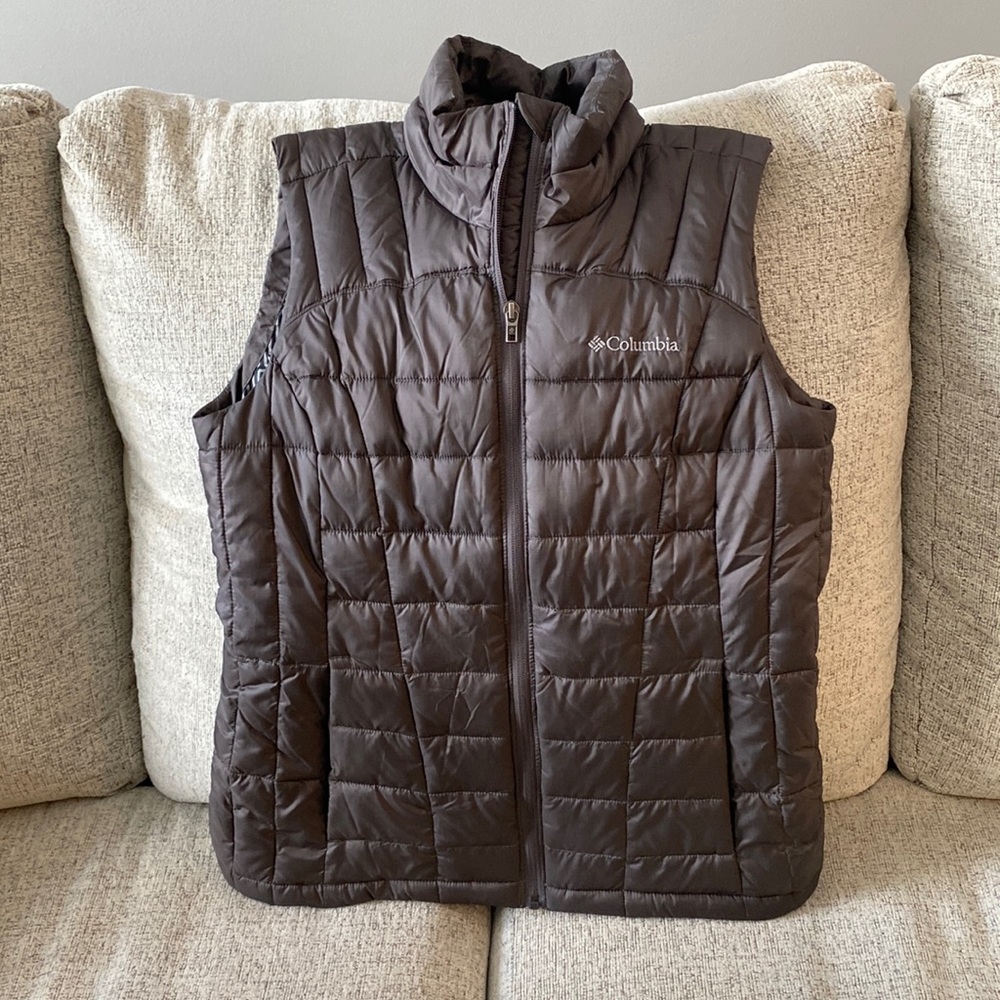 Columbia women’s puffer vest, size M